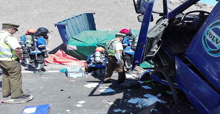 Choque de alto impacto con un fallecido movilizó a Bomberos de Huara