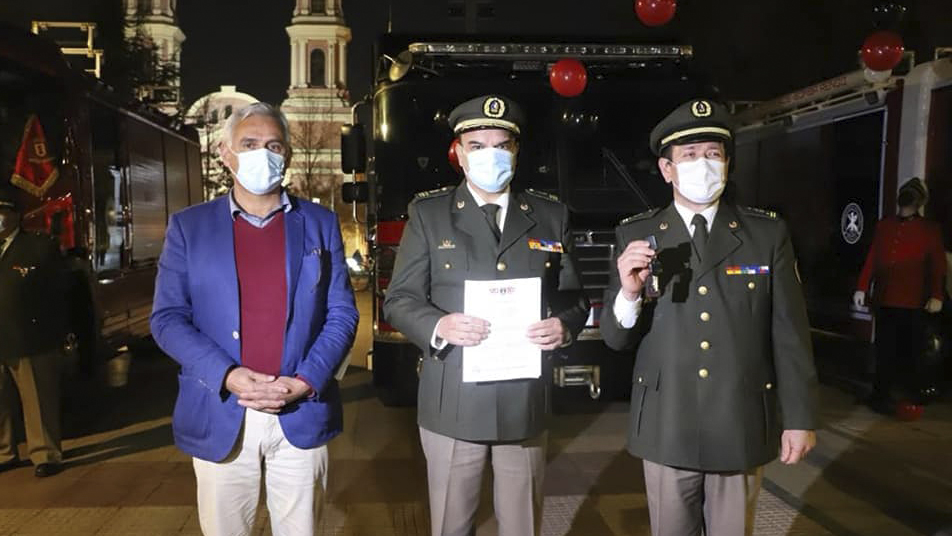 Presidente Nacional en entrega de carros: “Han invertido en seguridad y prevención para sus habitantes a través de Bomberos y es justo reconocerlo” 