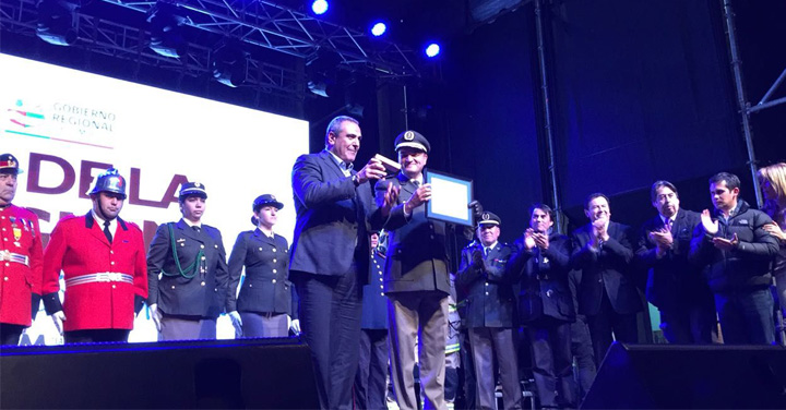 Presidente Nacional de Bomberos de Chile fue condecorado en Linares