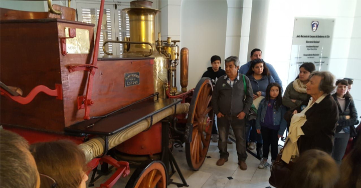 Más de 800 personas visitaron por primera vez la sede de Bomberos de Chile