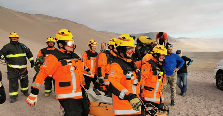 Bomberos de Iquique rescató a parapentista en el sector de Palo Buque