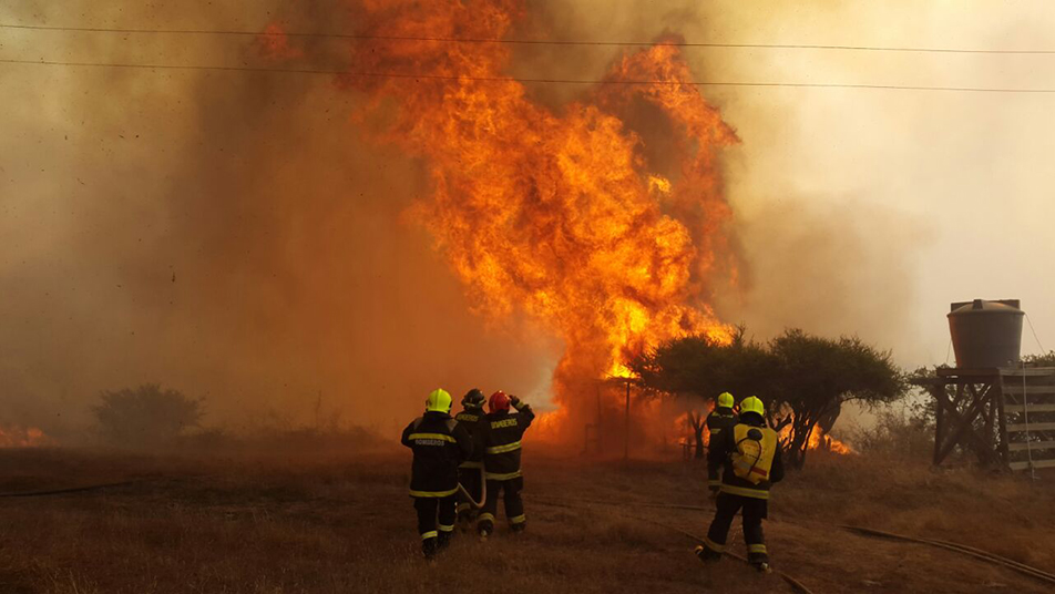 Comisión Bomberos de la cámara aprueba proyecto de protección laboral