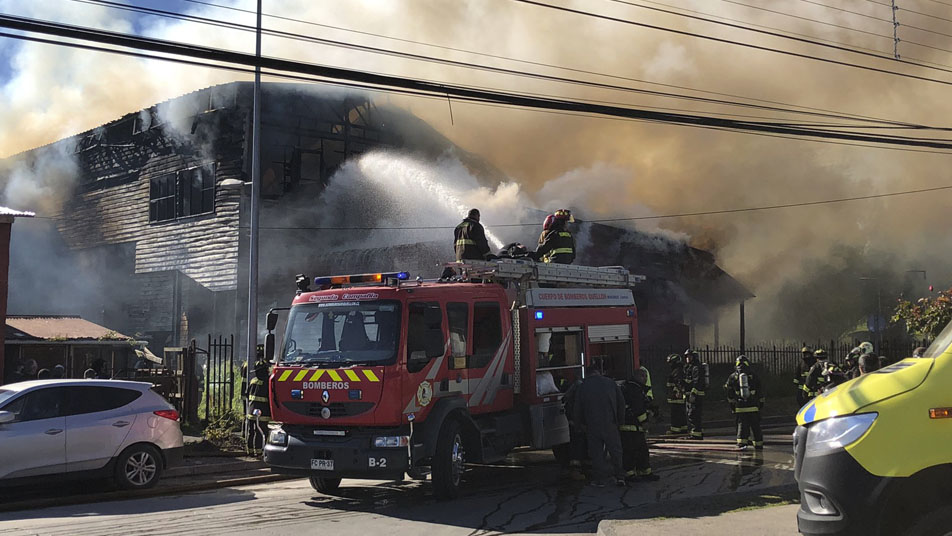 Incendio en ex Centro Cultural movilizó a Bomberos de Quellón con apoyo de Chonchi