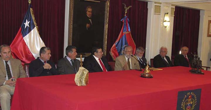 Entregan distinción a Bomberos de Valparaíso por el Instituto de Conmemoración Histórica