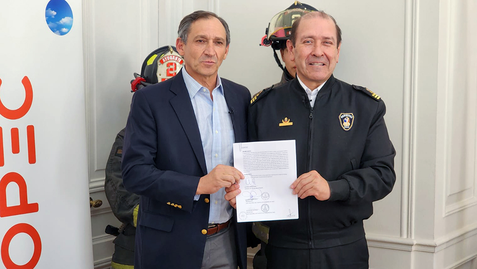 Bomberos de Chile y Copec firman convenio que permite descuento a carros bomba
