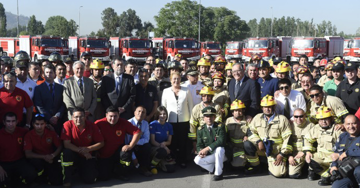 Cuando aún no terminaba su mandato la Presidenta Bachelet agradeció el trabajo desarrollado por Bomberos de Chile