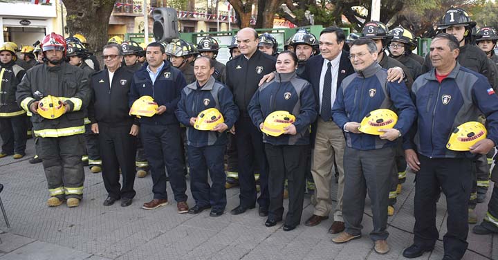 Presidente Nacional de Bomberos entregó equipos de protección forestal en la Región de O’Higgins