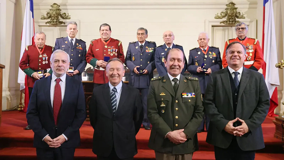 Senado reconoció a Bomberos con 60 años de servicio