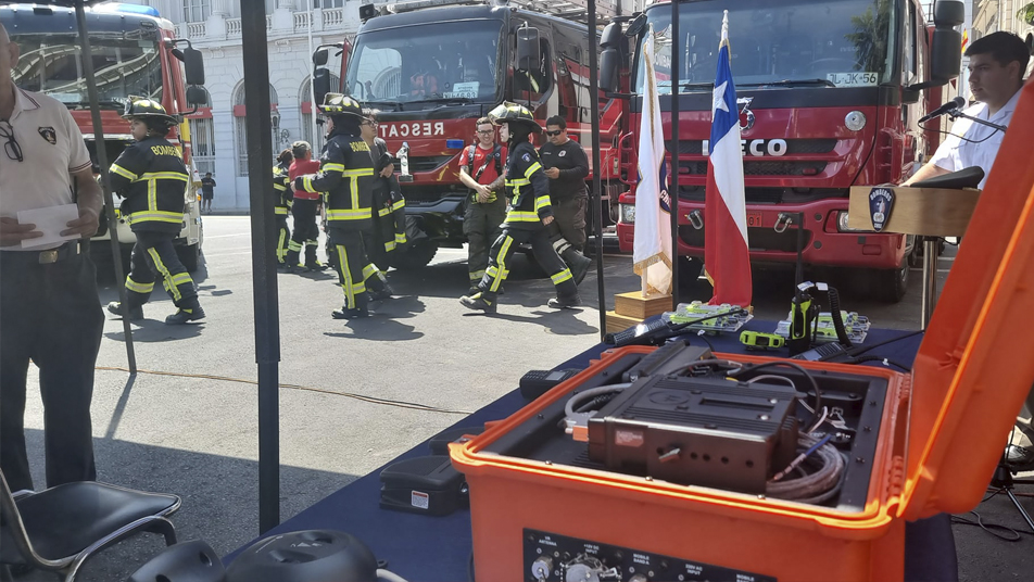 Bomberos de la Región de Antofagasta adquieren equipos de comunicación con estándar P25