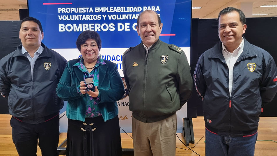 Directora Nacional del Sence visitó la Academia Nacional de Bomberos