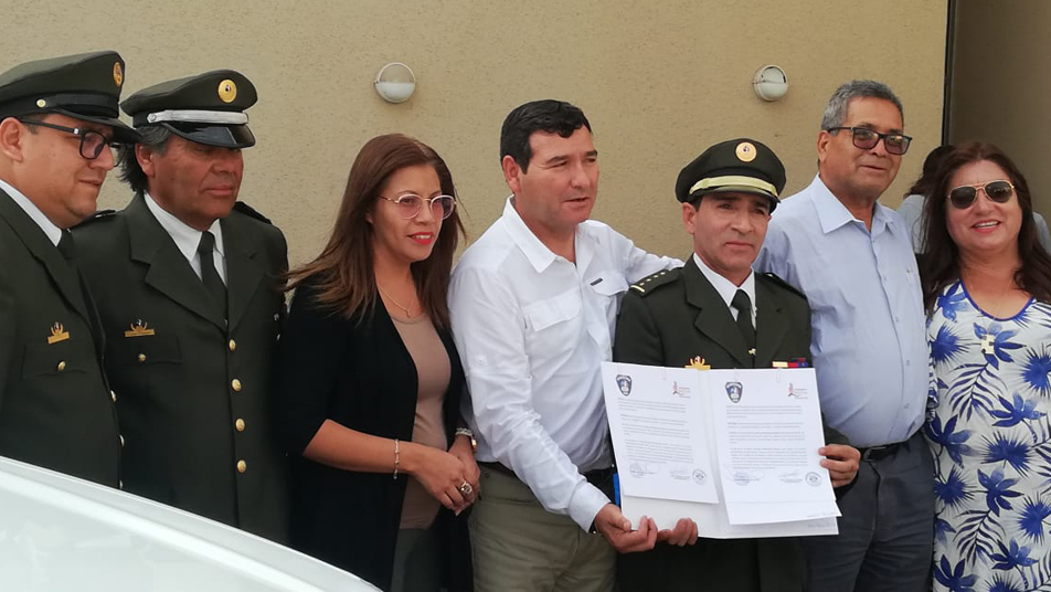 Bomberos de María Elena reciben dos nuevas camionetas para atender emergencias