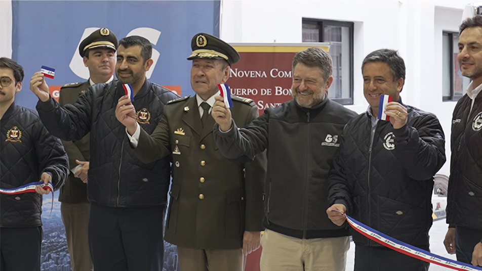 Bomberos de Santiago recibió histórica escala mecánica para fortalecer respuesta ante emergencias de alta complejidad