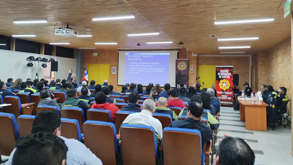 Cuerpo de Bomberos de Castro organizó seminario de seguridad y salud