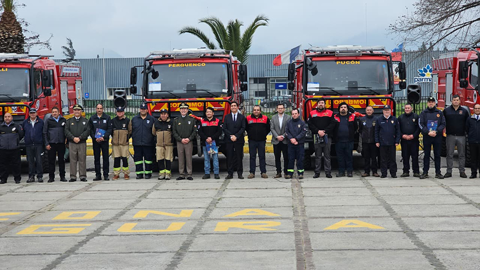 Bomberos de Chile y Subsecretario del Interior entregan modernos carros forestales