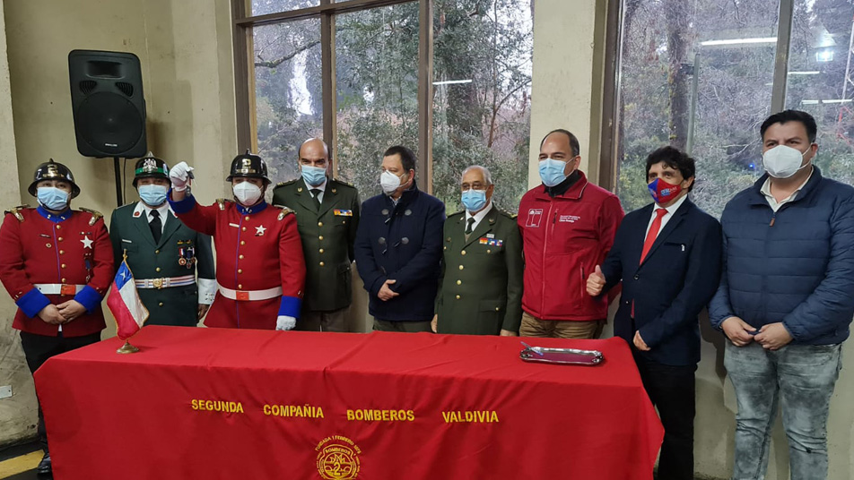 Con asistencia de las más altas autoridades de la institución, Bomberos de Valdivia recibe nuevo carro bomba