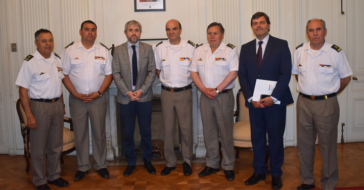 Ministro del Interior se reunió con Presidente Nacional de Bomberos de Chile para interiorizarse del trabajo y presupuesto de la institución