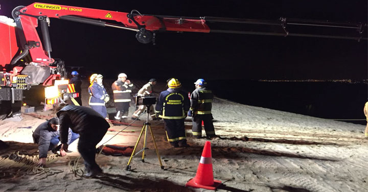 Bomberos de Antofagasta trabajó en rescate desde acantilados en La Portada