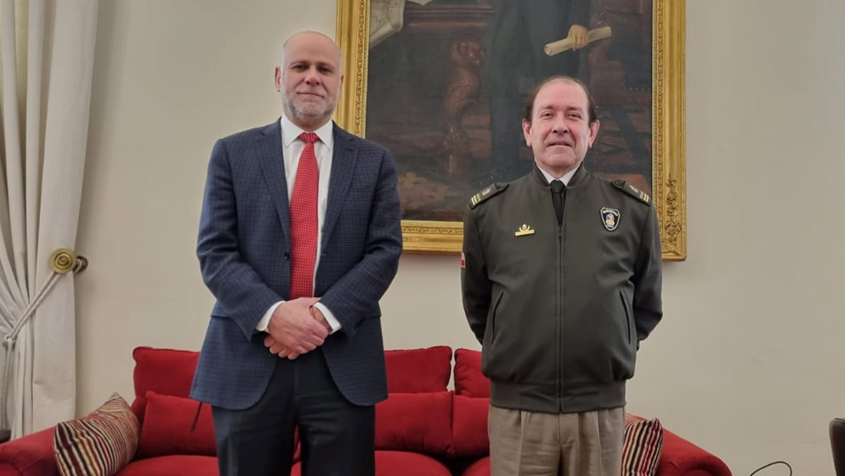 Segpres: Ministro Elizalde y Presidente de Bomberos se reúnen en La Moneda