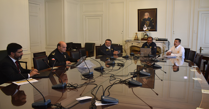 Bomberos de Valparaíso y Concepción se reunieron con el Presidente Nacional