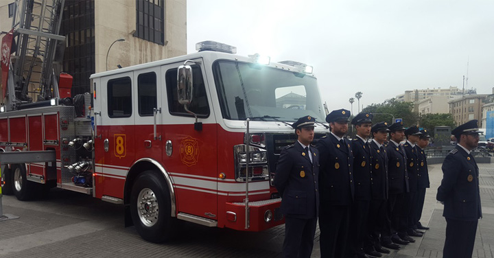 Bomberos de Valparaíso y Viña del Mar recibieron nuevos carros con escalas telescópicas