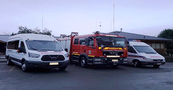 Bomberos de Futrono colocan en servicio tres nuevos unidades de Material  Mayor