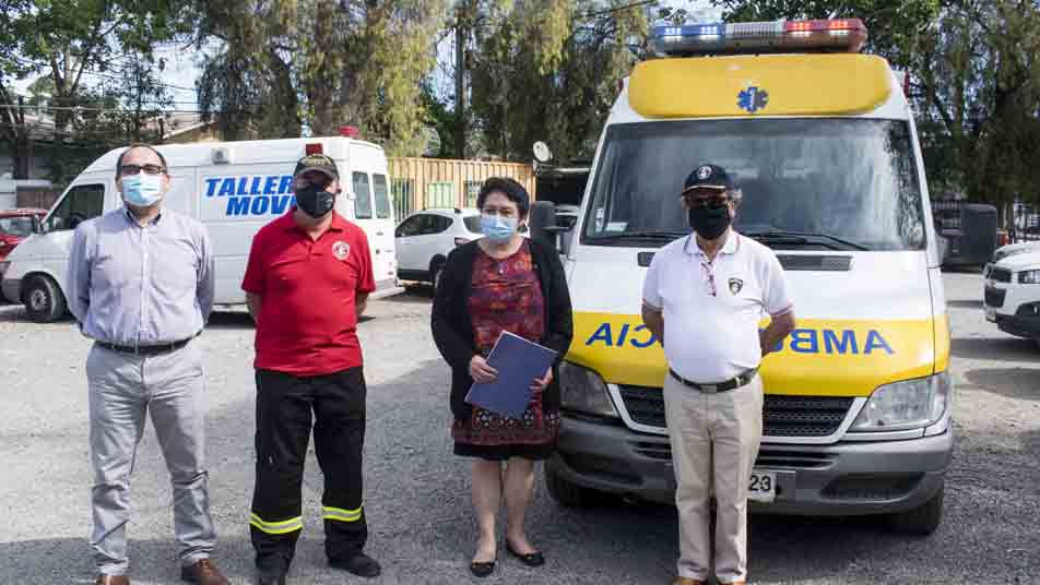 Servicio de Salud de O’Higgins entregó ambulancia para el Cuerpo de Bomberos de Rengo 