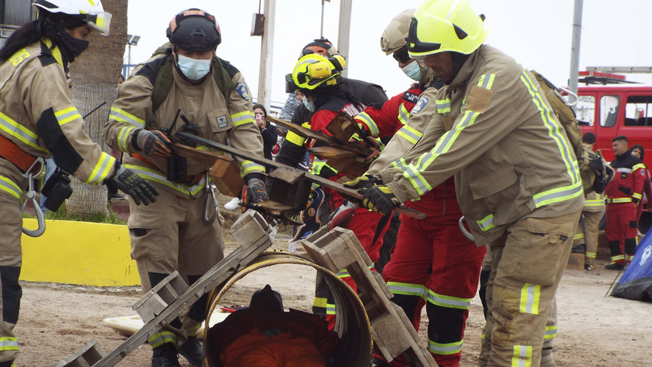 Bomberos de Alto Hospicio realizó exposición en “Parque Los Cóndores”