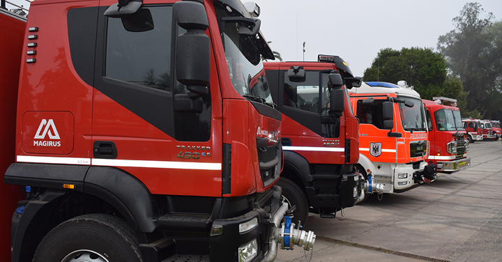 Bomberos de Chile entregó siete carros a Bomberos de la Región de Magallanes