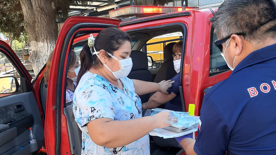 Un importante rol cumple Bomberos de Graneros en proceso de vacunación de la comunidad