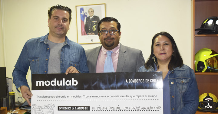 Bomberos recibe donación de Modulab gracias al reciclaje de uniformes