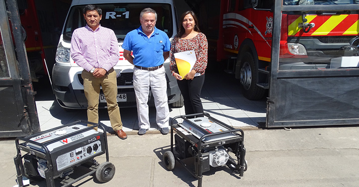 Empresa C.G.E donó dos generadores de electricidad a Bomberos de Requínoa