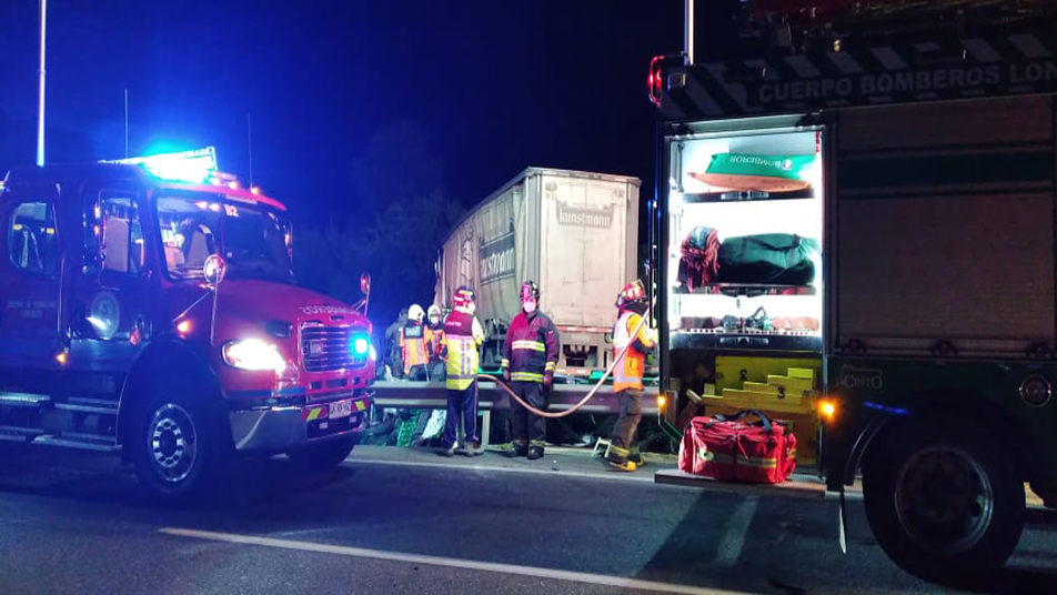 Bomberos de Loncoche trabajó por más de 7 horas en accidente carretero