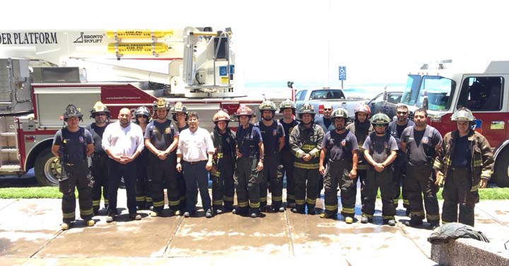 Bomberos iquiqueños se capacitan en nuevas técnicas para combatir incendios en edificios