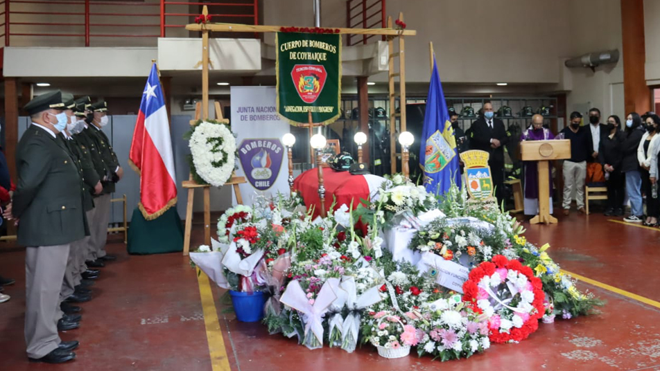 Con honores bomberiles y profundas muestras de cariño fueron despedidos los restos de Cecilia Haro Contreras (Q.E.P.D.)