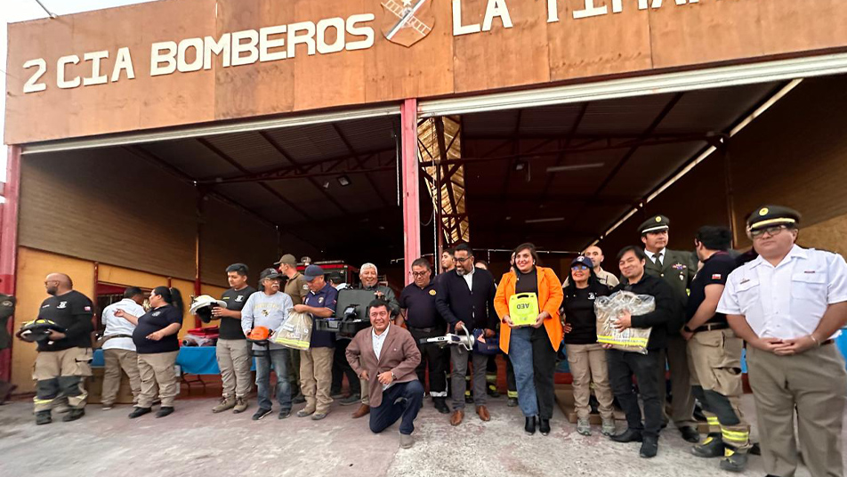 Tarapacá: Importante entrega de material a Compañías de Bomberos de Pozo Almonte