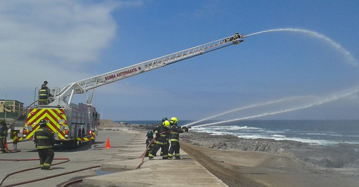 Bomberos de Antofagasta realizó sorpresivo simulacro de terremoto y tsunami 