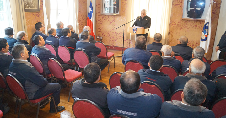 Consejo de Bomberos de Los Ríos homenajeó a Presidente Nacional Honorario