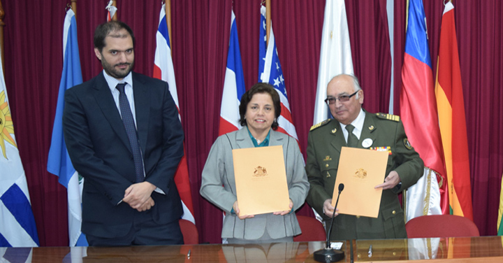 Bomberos de Chile y Ministerio de Minería firman importante acuerdo 