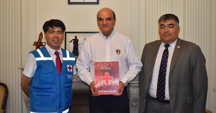 Bomberos de Chile y Cruz Roja Chilena exploran temáticas para trabajar en conjunto