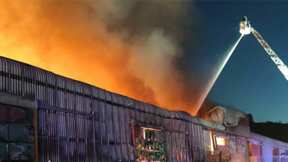 Gigantesco incendio movilizó a Bomberos de las Regiones Metropolitana y O’Higgins