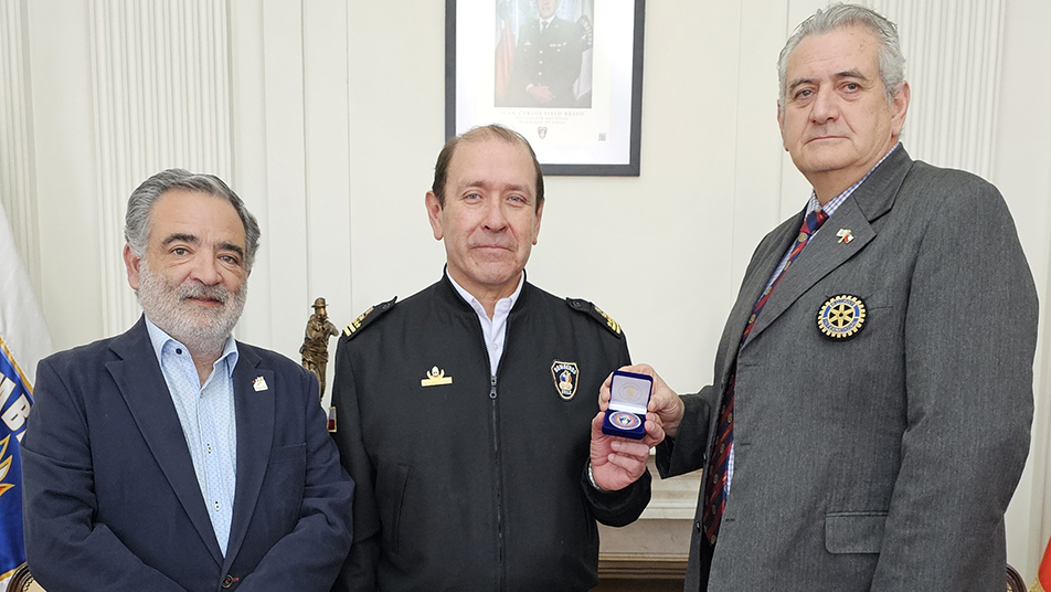 Presidente de Rotary Santiago visitó la Sede Central de Bomberos de Chile