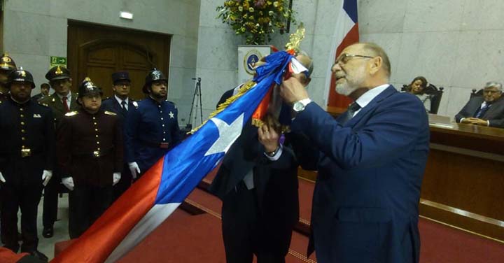 Gran Logia de Chile condecoró al estandarte del Cuerpo de Bomberos de Valparaíso