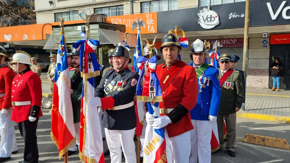 Bomberos de la Región del Biobío realizan desfile en el marco de los 172 años de vida institucional