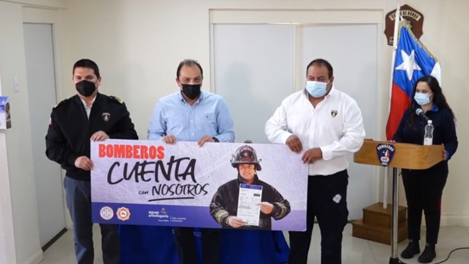 Bomberos de Mejillones y Calama junto a Aguas Antofagasta lanzan campaña “Bomberos cuenta con nosotros”