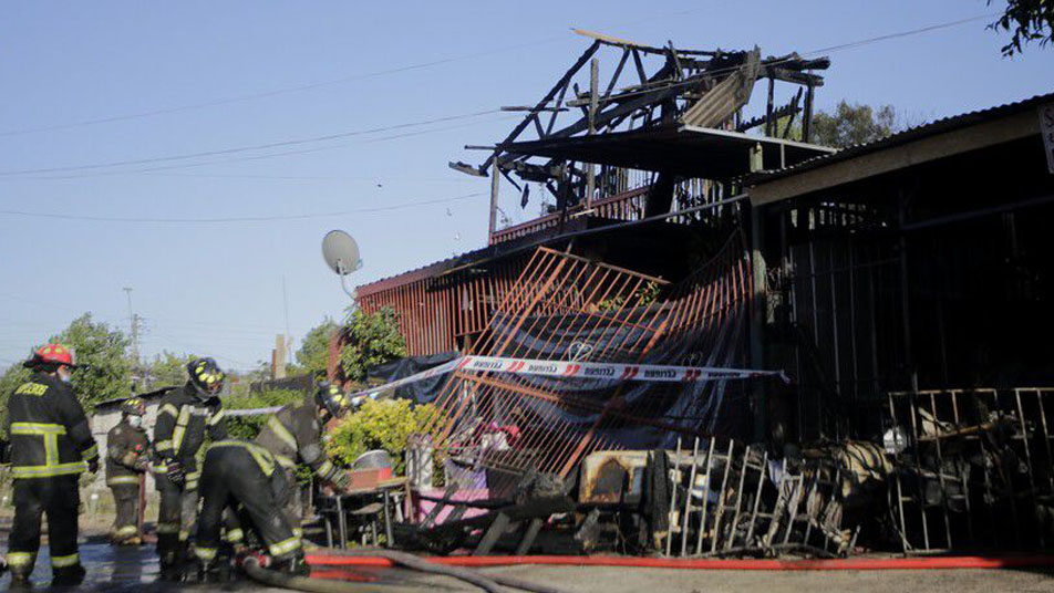 Tercera alarma de incendio moviliza a la totalidad del Cuerpo de Bomberos de Quinta Normal con apoyo de Maipú y Santiago