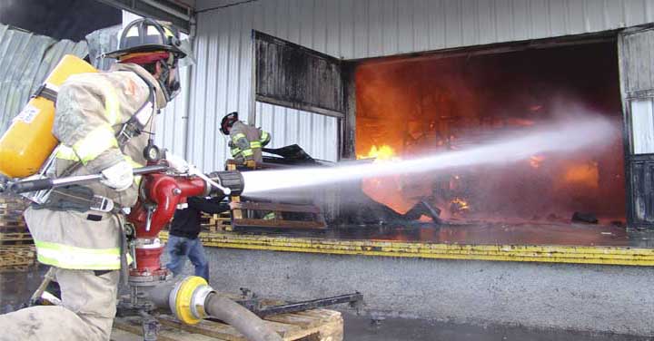 Efectivo apoyo social y jurídico a bomberos del país