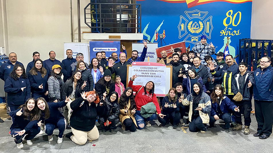 INJUV Aysén y Bomberos de Chile firman inédito convenio que se replicará a nivel nacional