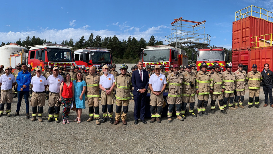 Bomberos de Viña del Mar y Valparaíso reciben donación de la Oficina de la Embajada de Estados Unidos