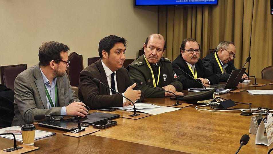 Brigadieres de todo Chile contarán con seguro en caso de accidentes