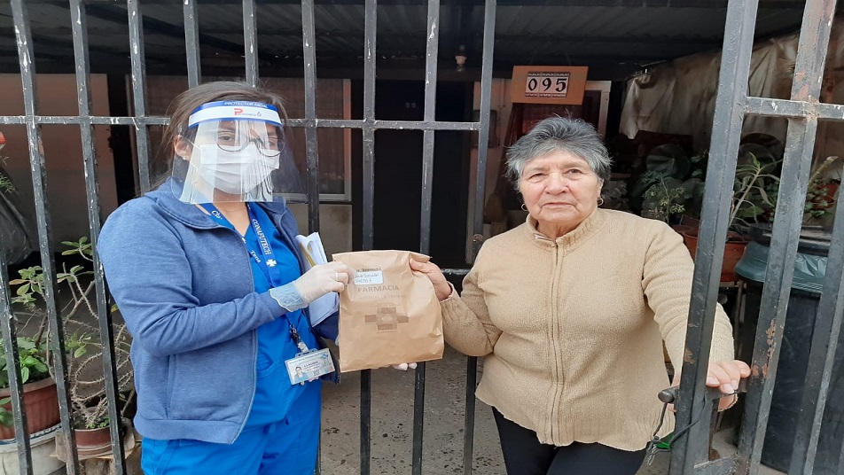 Bomberos de Graneros colaboran en la distribución de medicamentos